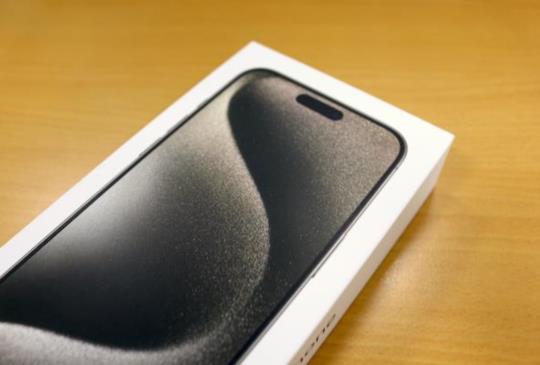 iPhone 15 Pro Max 原色鈦金屬，首日開箱